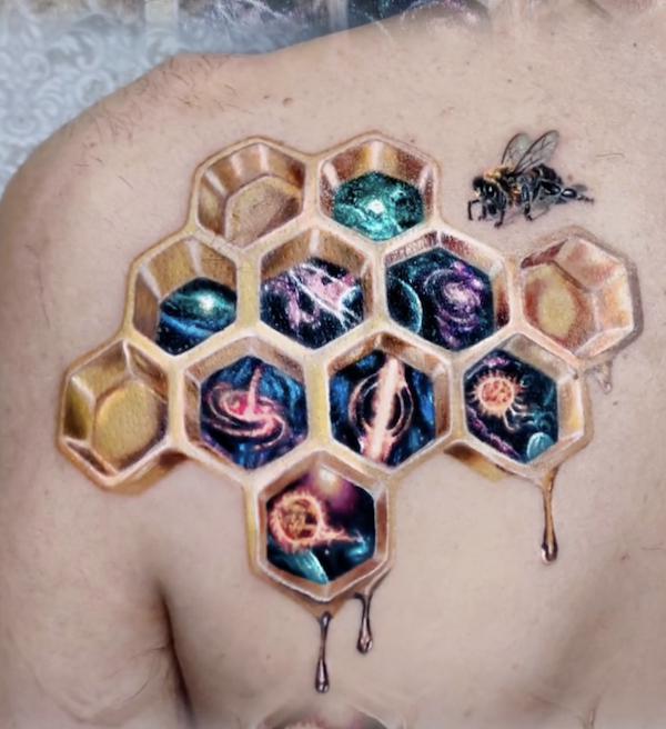 hexagon #honeycomb #bee #bees #honeybee #tattoo #tatoo #beekeper |  Tatouages ​​avant-bras cool, Petit tatouage homme, Tatouage géométrique