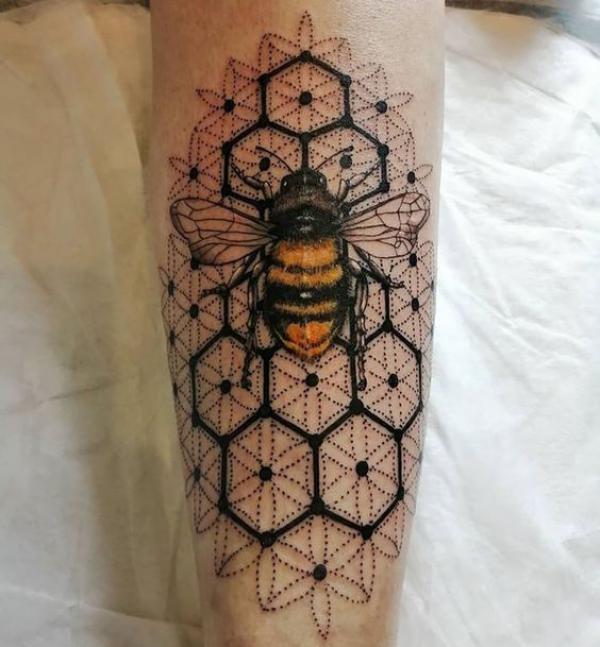 Add around to an already existing bee. 🐝🍯✨ . . #beetattoo #neekotattoo # honeycomb #geometric #bees #li… | Honeycomb tattoo, Geometric honeycomb  tattoo, Bee tattoo