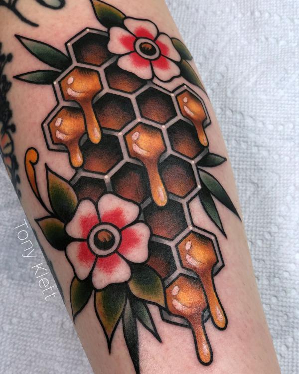 Bee and honeycomb by Malvina Maria Wisniewska - Tattoogrid.net