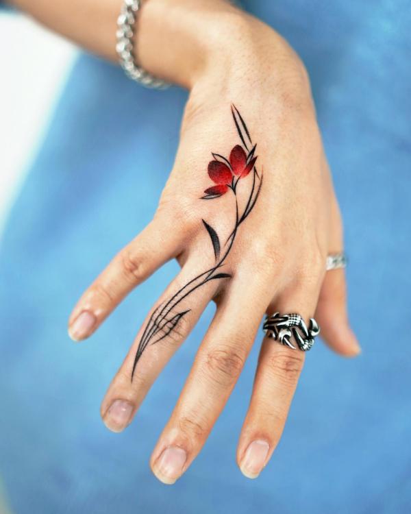 29 Pretty Finger Tattoo Design Ideas, From Minimalist to Maximalist