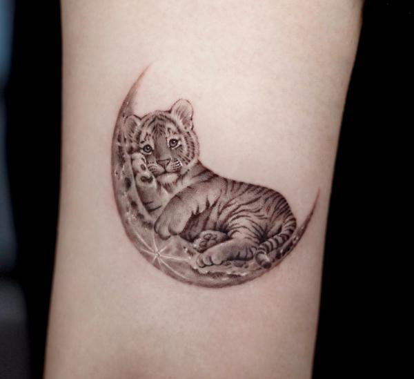 Tiger tattoo realistic - - #compasstattoo #flowertattoo #moontattoo  #naturetattoo #realistic #snaketattoo #tattoo #t… | Homemade tattoos, Tiger  tattoo, Ink tattoo