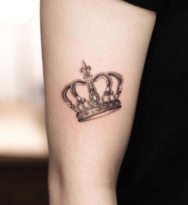 Amazon.com : King Queen Crown Waterproof Temporary Tattoos Women Men Art  Waterproof Stickers Removable Cartoon Tattoo 3D Design Decorations Body  Neck Chest Shoulder Legs Arm Back : Beauty & Personal Care