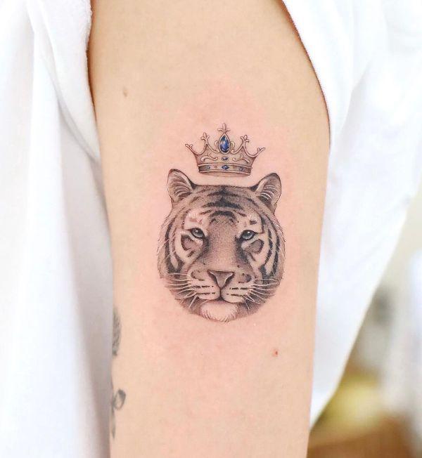 83 Small Crown Tattoos Ideas You Cannot Miss! | Small crown tattoo, Crown  tattoo, Crown tattoos for women