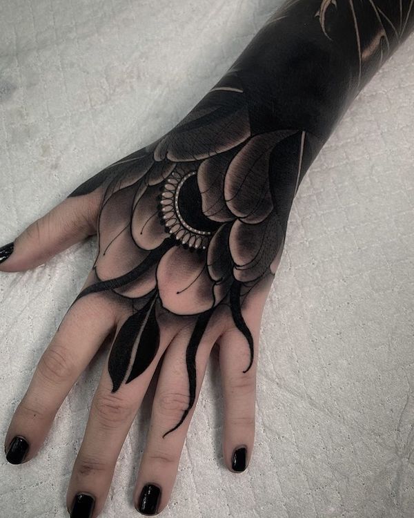 60 EyeCatching Tattoos on Hand  Art and Design