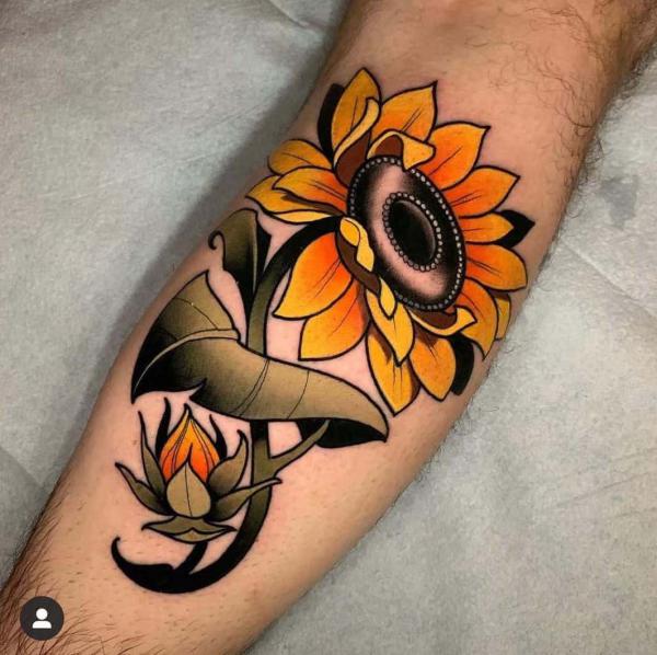 colors... less bright yellow and more natural orange and yellow. like the  flower not th… | Black and grey tattoos, Sunflower tattoo small, Sunflower  tattoo shoulder
