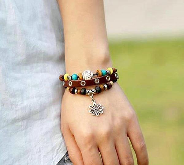 25+ DIY Friendship Bracelet Ideas - Happiness is Homemade