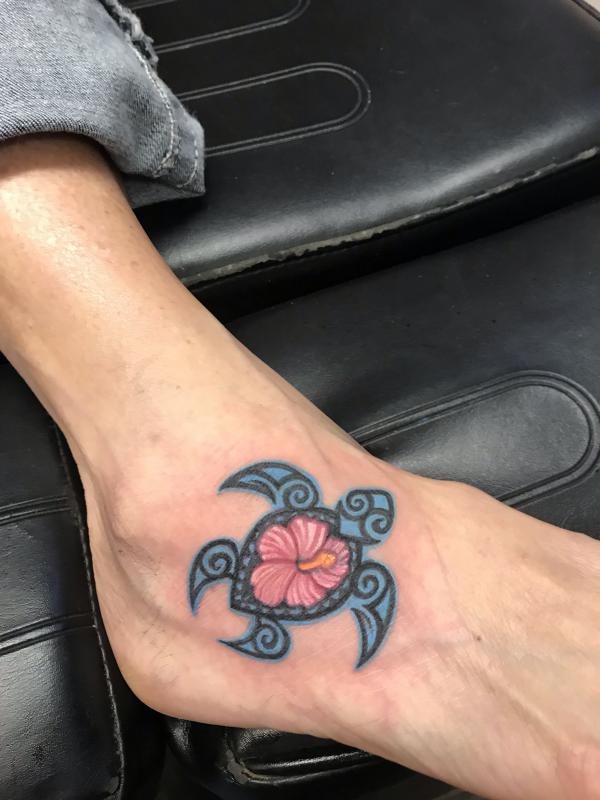 Hawaiian Tattoo Company - Loving a Honu! | Facebook