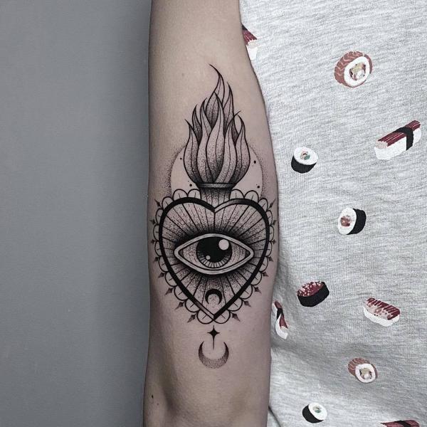 Creative Eye In Circle Tattoo Design | Circle tattoo design, Circle tattoo, Eye  tattoo