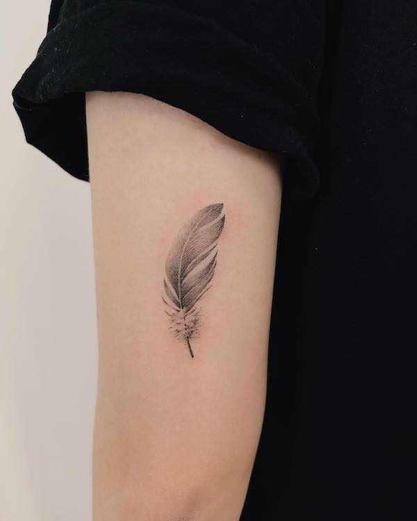 Phoenix Feather Tattoo By Hiitaru Jcm  照片图像