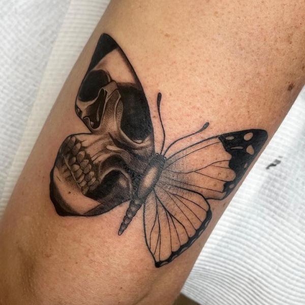 Creepy halfsleeve skull tattoo in black and white with butterflies