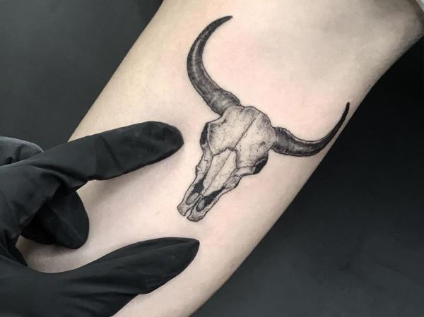 Amazon.com : Lasting 1-2 Weeks Cow Tattoo Juice Ink Temporary Tattoo Semi  Permanent for Adults Woman Amazing Bull Skull Line Art for or Vintage Lo  Navy Blue that Look Real Men Women