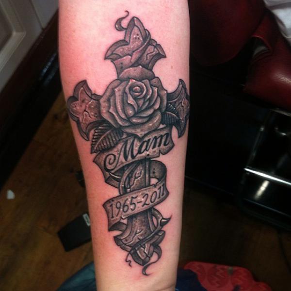 name tattoos with roses for men