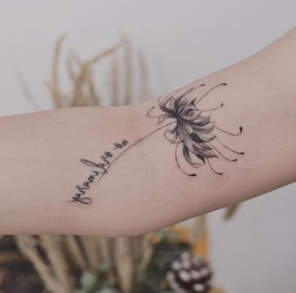 Spider lily and snake by Xue at Inside Out Toronto  rtattoos