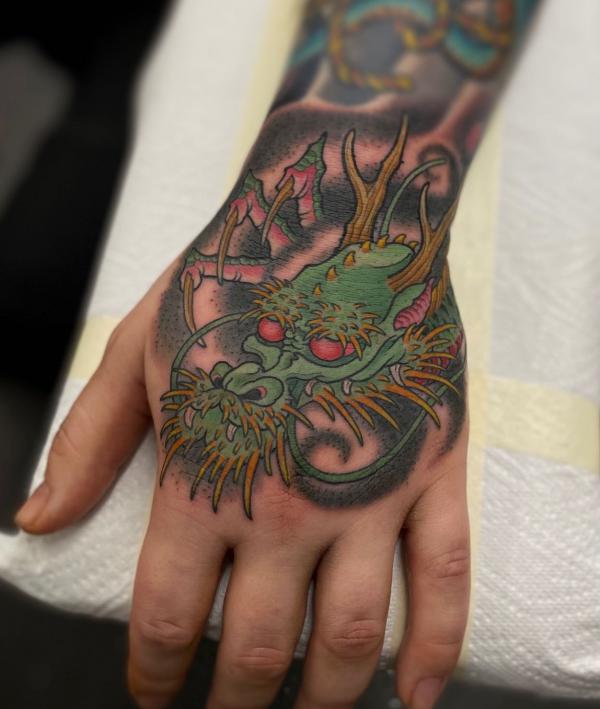 20 dragon tattoo on hand examples