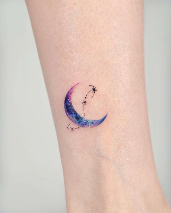 Download Black and White Crescent Moon Tattoo Design PNG Online - Creative  Fabrica