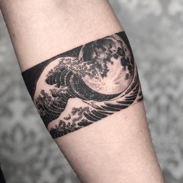 Karol Sutura - The Great Wave off Kanagawa #blackink #blacktattoo #dotwork  #dotworktattoo #tattoo #tatted #ink #inked #graphictattoo #lineworktattoo  #japanesetattoo #tatuaz #tatuaż #tatuazwarszawa #polandtattoos  #warsawtattoo | Facebook