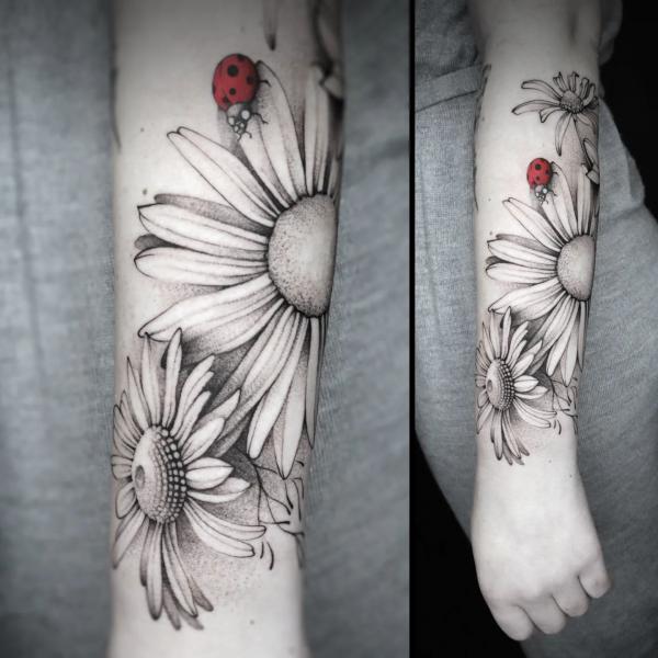 101 Amazing Ladybug Tattoo Ideas You Need To See! | Lady bug tattoo, Tattoos  for guys, Ladybird tattoo