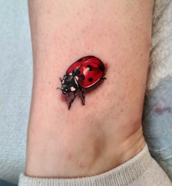 The Cutest Insect Tattoos You've Ever Seen | Insect tattoo, Bug tattoo, Minimalist  tattoo