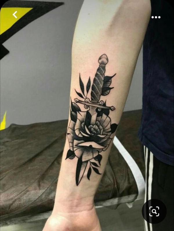 A blackwork style stone dagger tattoo inked on the left forearm by  tattooist Monkey Bob | Tatuajes brazaletes hombre, Tatuajes kawaii, Tatuajes