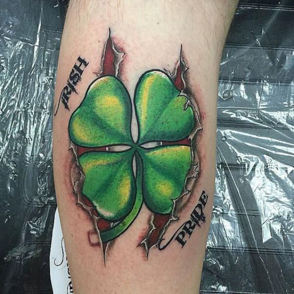 The black hat tattoo - A little reminder to show you we are based in Ireland!  ! 🍀 Here's a cute shamrock made by Radu! @cipitattoo Reach out  hello@blackhatdublin.com #tattooflash #tattooing #tattoosofinstagram #