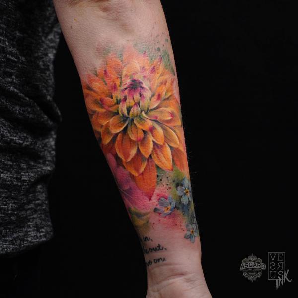 Dahlia tattoo | Dahlia tattoo, Dahlia flower tattoos, Flower tattoo shoulder
