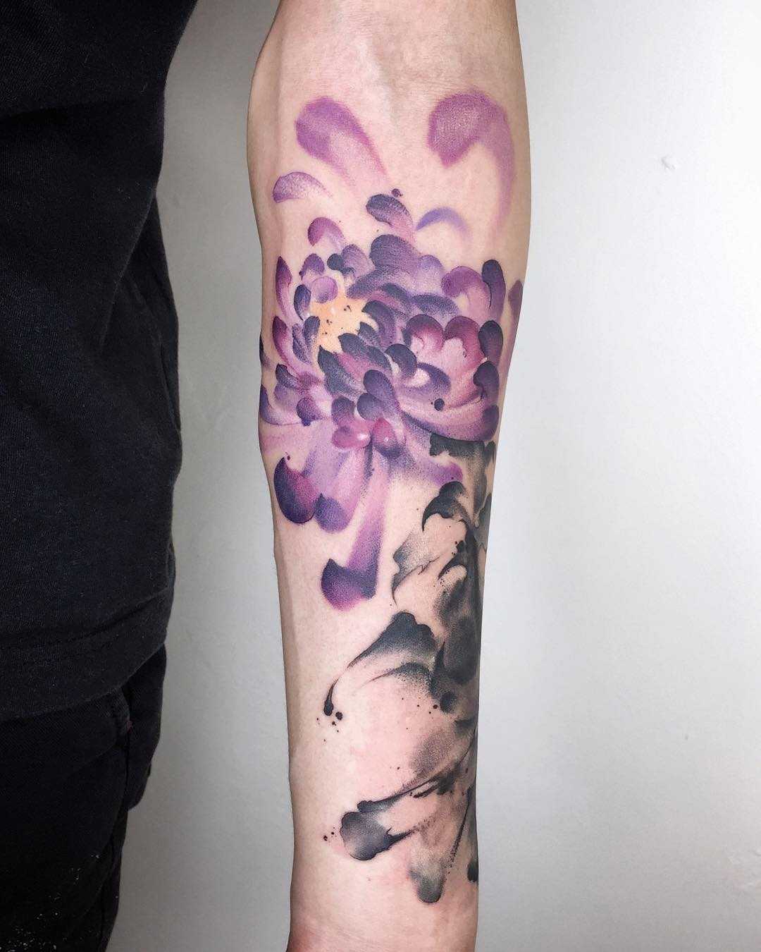 Chrysanthemum Flower Tattoo | Chrysanthemum flower tattoo, Flower tattoos, Chrysanthemum  tattoo