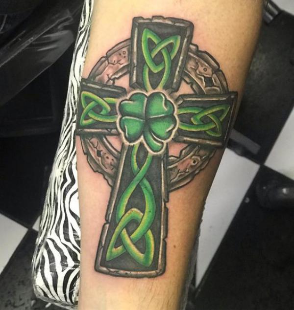 Image result for celtic knot tattoo designs | Celtic tattoos for men,  Celtic knot tattoo, Claddagh tattoo