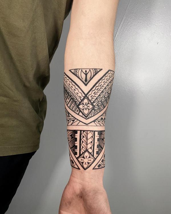 Tribal Tattoo Sleeve Meaning Of Symbols And Designs Art And Design   Half Sleeve Tibal Tattoo With Flower 