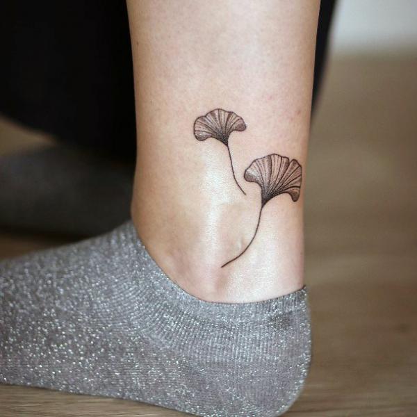 Are four-leaf clovers a hate symbol? My tattoo artist won't do one on me  and my friend. : r/tattooadvice