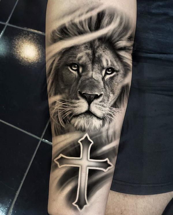 The Majestic Blend: Cross with Lion Tattoos | Art and Design