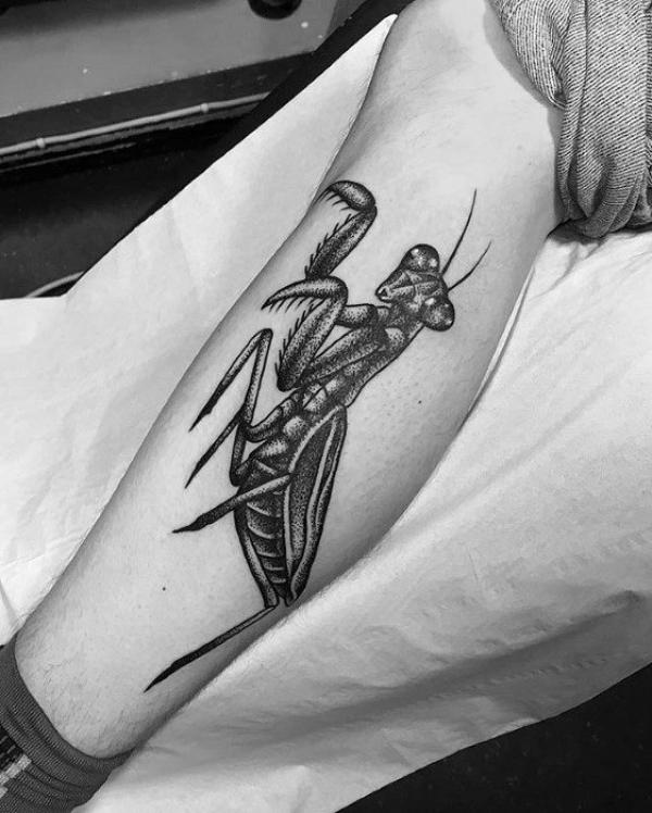 50 praying mantis tattoos: Meaning and Designs