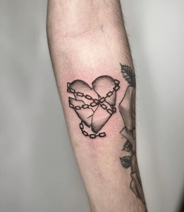 Broken Heart Tattoo Meaning Designs and Ideas – neartattoos