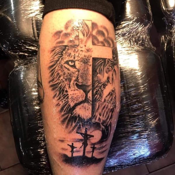 The Majestic Blend Cross With Lion Tattoos Art And Design