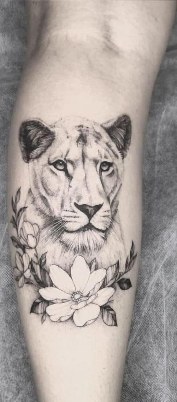 ✏️ #lioness #lions #bigcats #singleneedle #singleneedletattoo #fineline  #finelinetattoo #therecanbeonlyon… | Single needle tattoo, Fine line tattoos,  Anklet tattoos