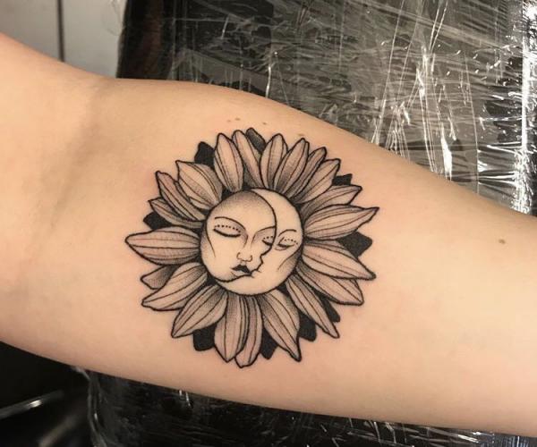 Jens Tattoos - Never look directly at the sun!!🌻 Instead look at a  sunflower!!🌻 🌻 🌻 #sunflower #sun #tattoo #blackandgreytattoo  #tattoosofinstagram #prettytattoo #pretty #cute #girly #beautiful  #girlytattoo #inkedgirls #girlswithtattoos ...