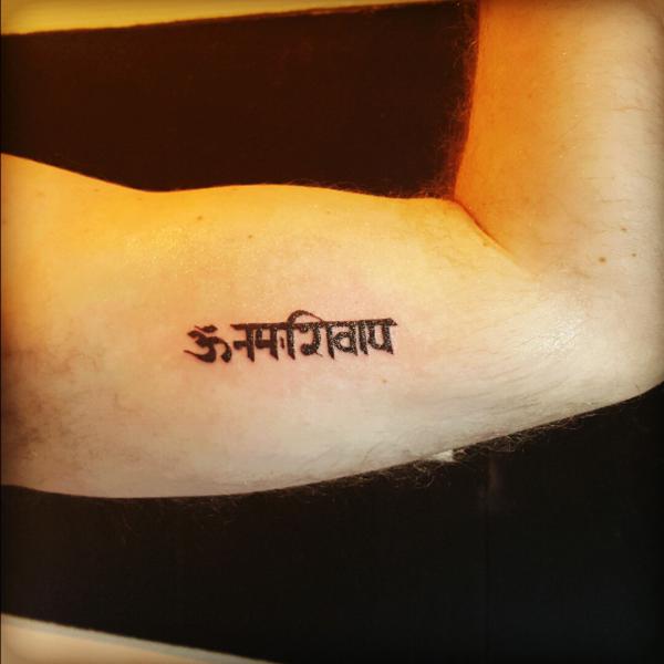 Theo Walcott just got this tattoo [Om Namah Shivaya, Indian God] in  Sanskrit (Indian language) : r/Gunners