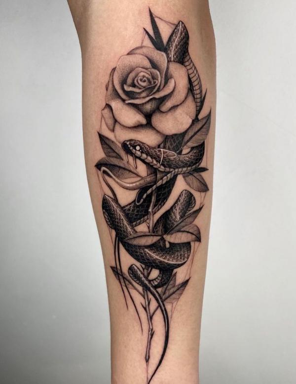 30 Captivating Black and White Rose Tattoo Designs | Art and Design